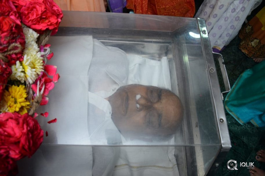 Chiranjeevi-Condolences-to-Srikanth-And-Family